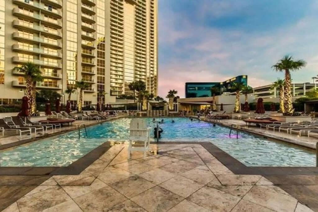 37Th Floor Penthouse - No Resort Fees - Strip View - Mgm 37807 Las Vegas Exteriör bild